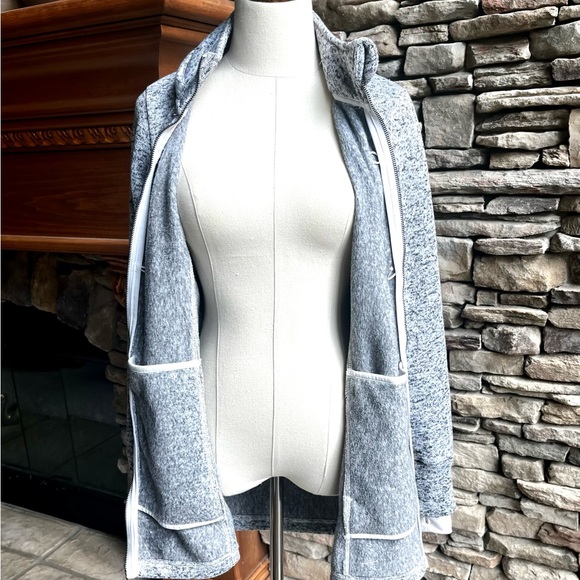 WARM, LONG LINE, HEATHER GRAY ZIP UP JACKET WITH DETACHABLE HOOD. SIZE MEDIUM - Picture 3 of 14